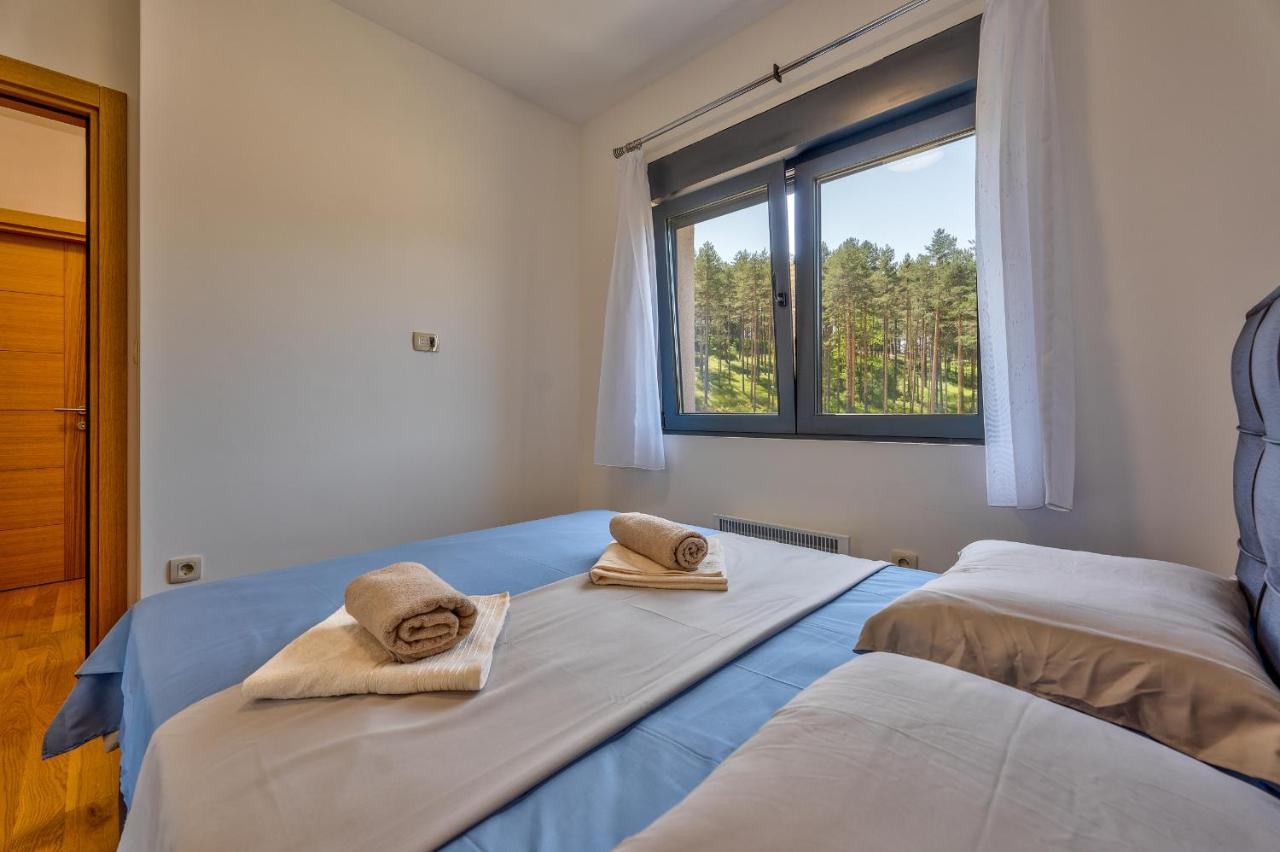 זלאטיבור Vila Pekovic Green, Pine Trees View 2 Bedrooms Apartment מראה חיצוני תמונה